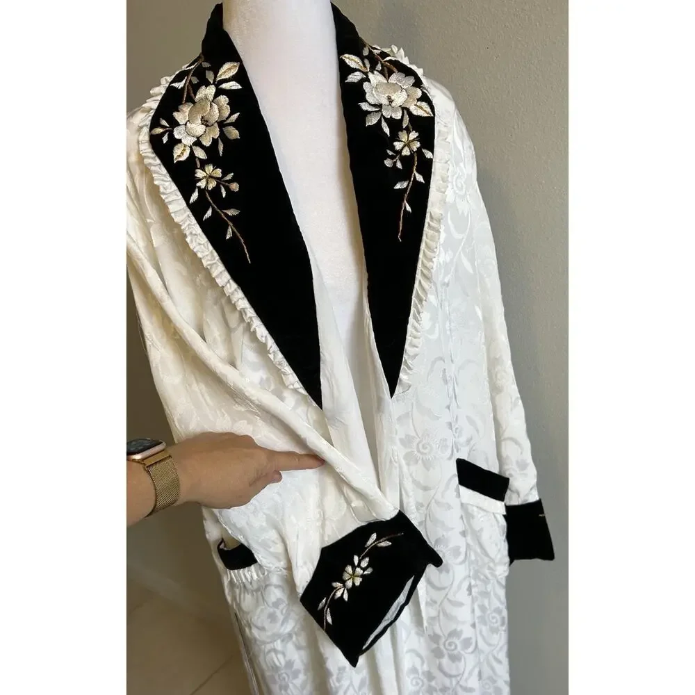 VTG 1950’s White Damask & Velvet Floral Embroidered Robe House Coat Retro Japan